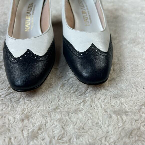 Vintage Naturalizer leather white and navy saddle shoe pumps, size 6 AA narrow - Picture 5 of 10